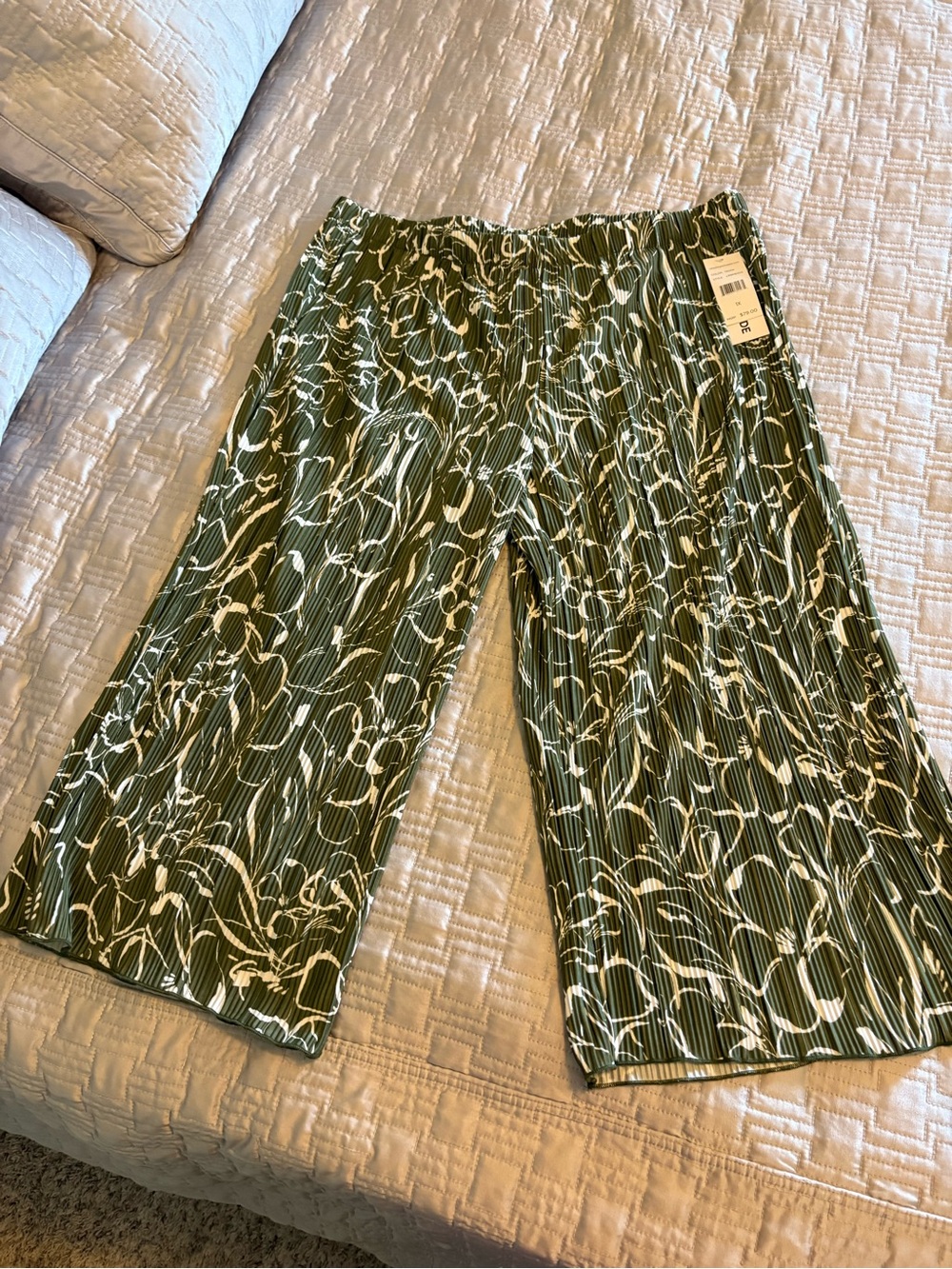 Rafaella Crop Wide Leg Crinkle Pant Olive/White- 1X - NWT